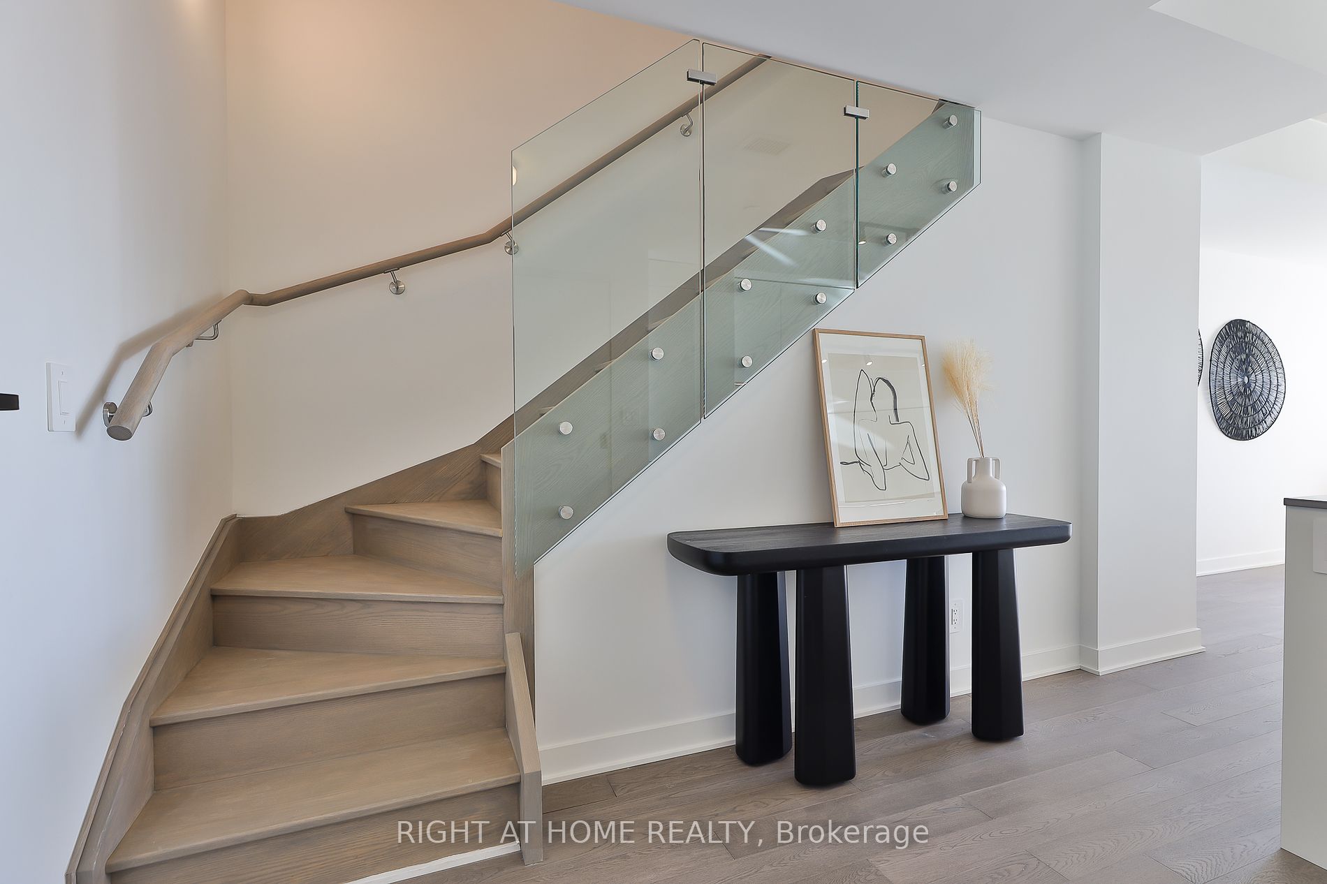 2720 W Dundas St 620