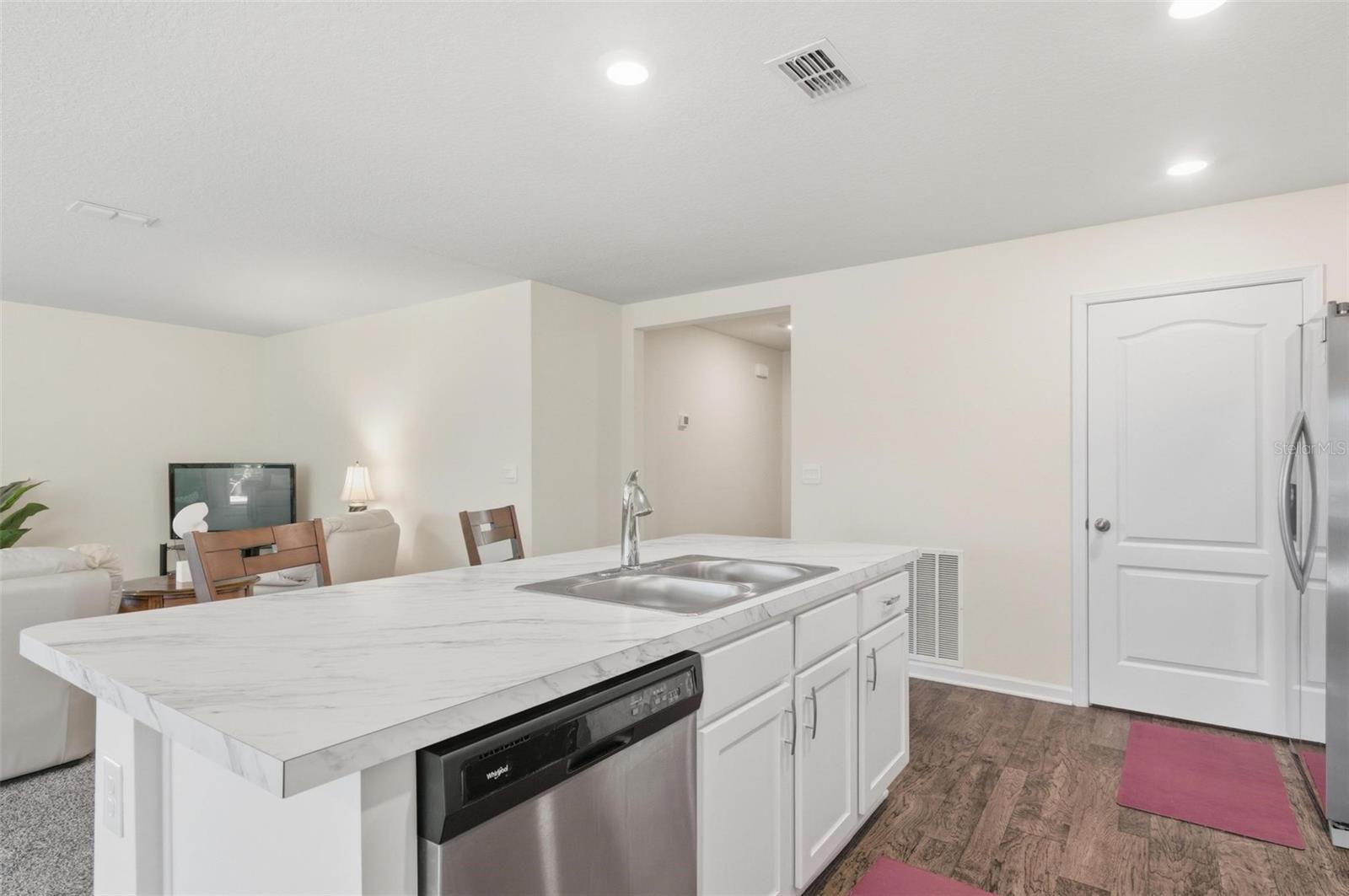 2 Pinnacle Place
