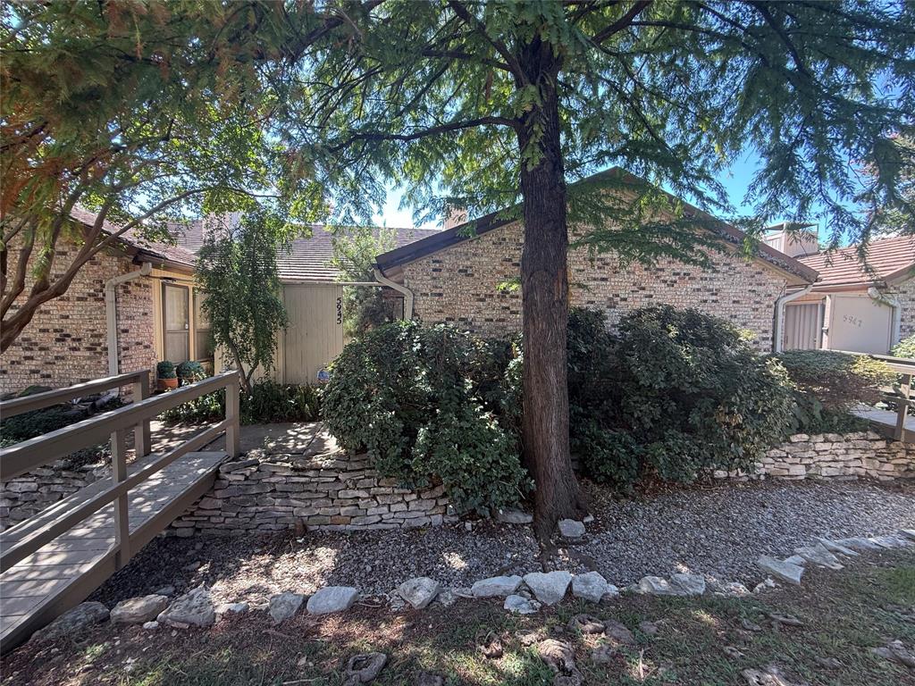 Excellent opportunity to put your personal touch on a Fort Worth townhome with solid bones and endless potential. This true fixer upper offers a functional floor plan with spacious living and dining areas, ready for cosmetic updates or a full remodel. Conveniently located near I-30 and 820, it provides easy access to shopping, dining, and major employers. Whether you’re an investor seeking your next project or a homeowner looking to build equity, this property is ready to become your next smart move.