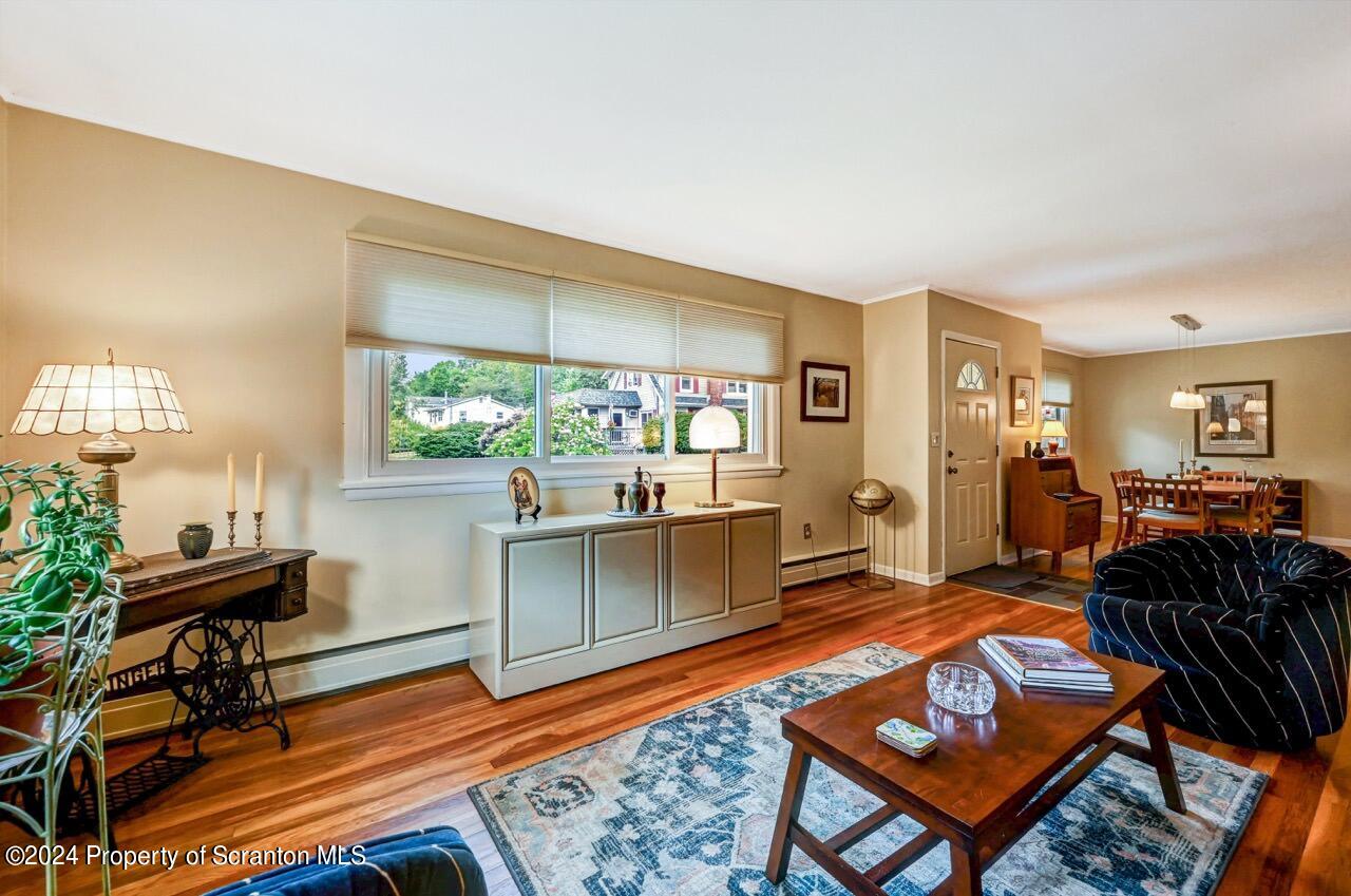 400 Montrose Avenue L113