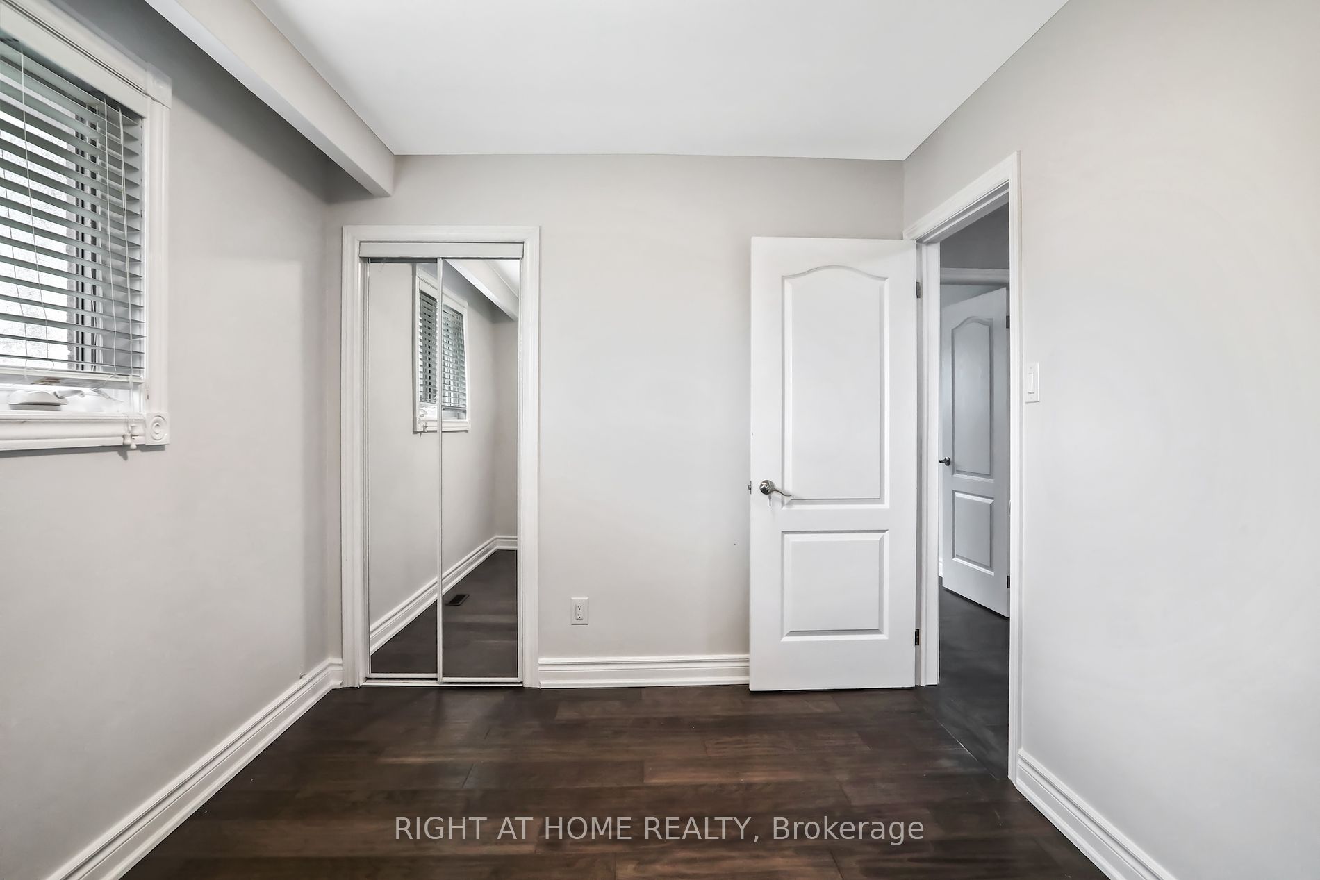 16 Kingsdown Dr Upper