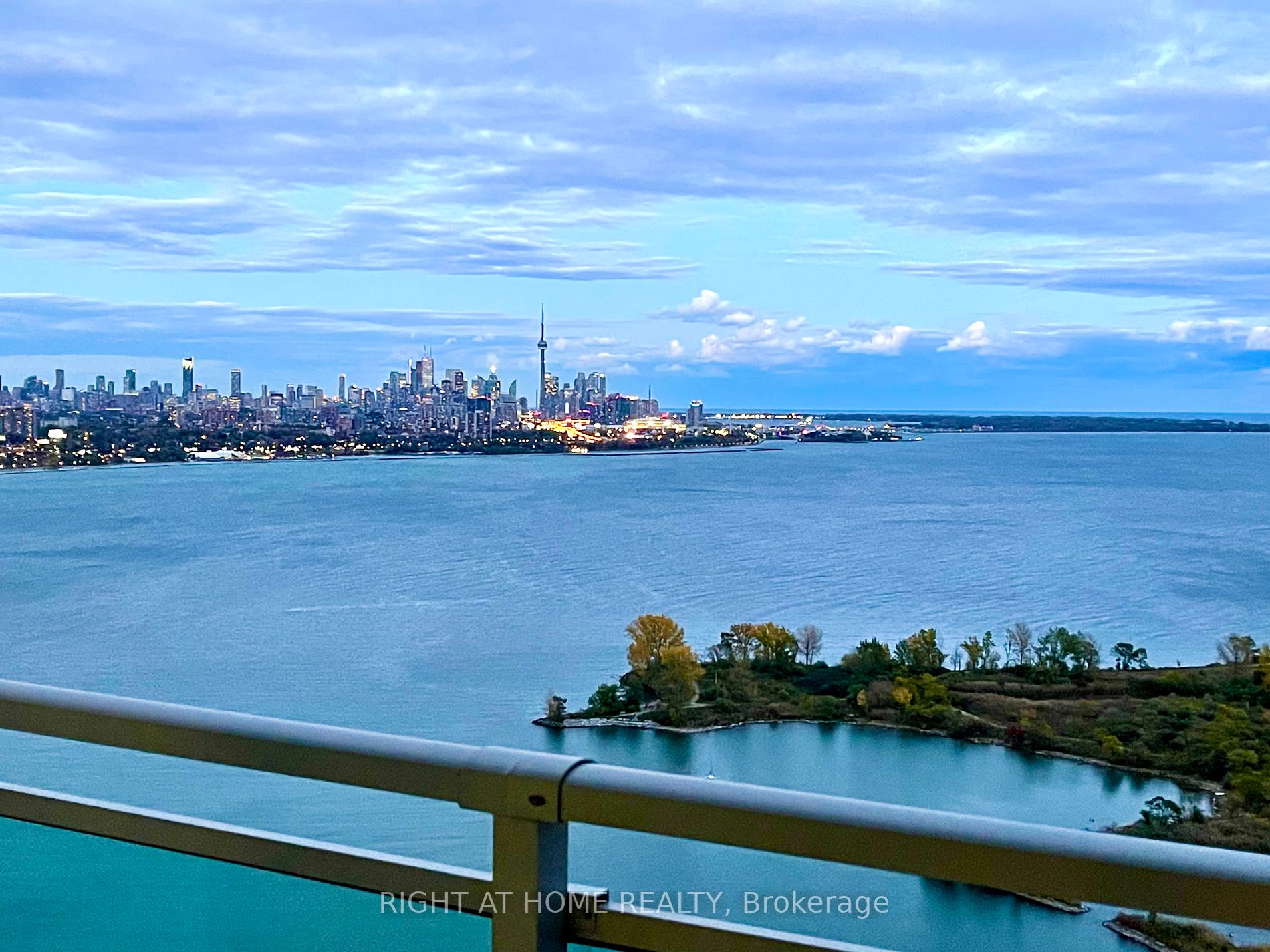 33 Shore Breeze Dr 3409