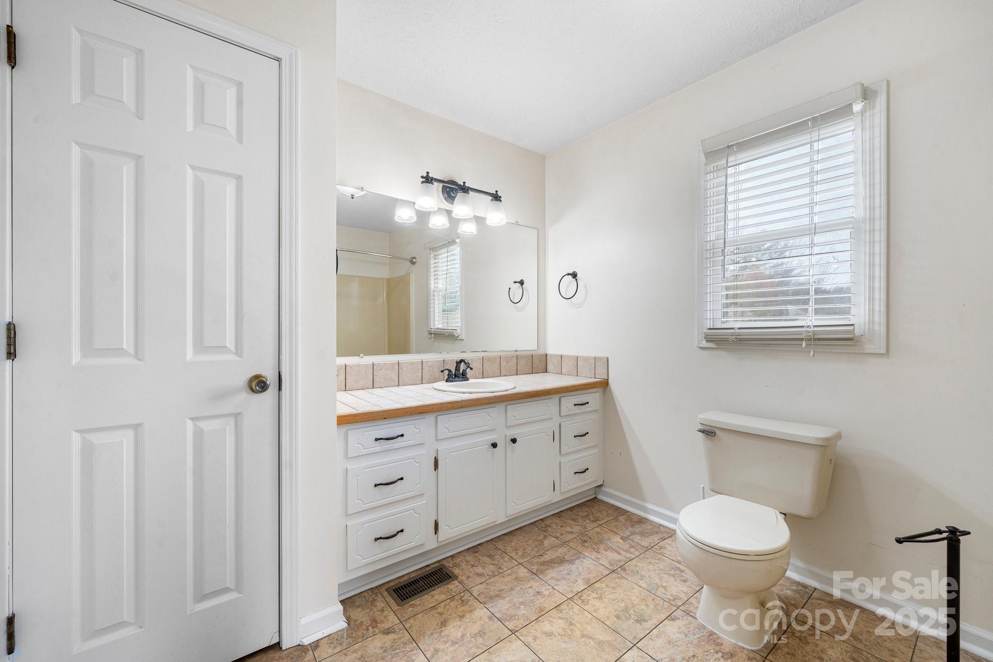 2711 Jordan Place