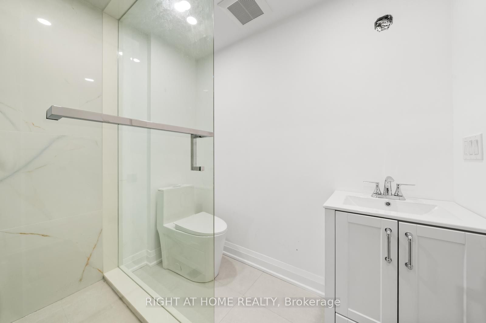 147 Forman Ave