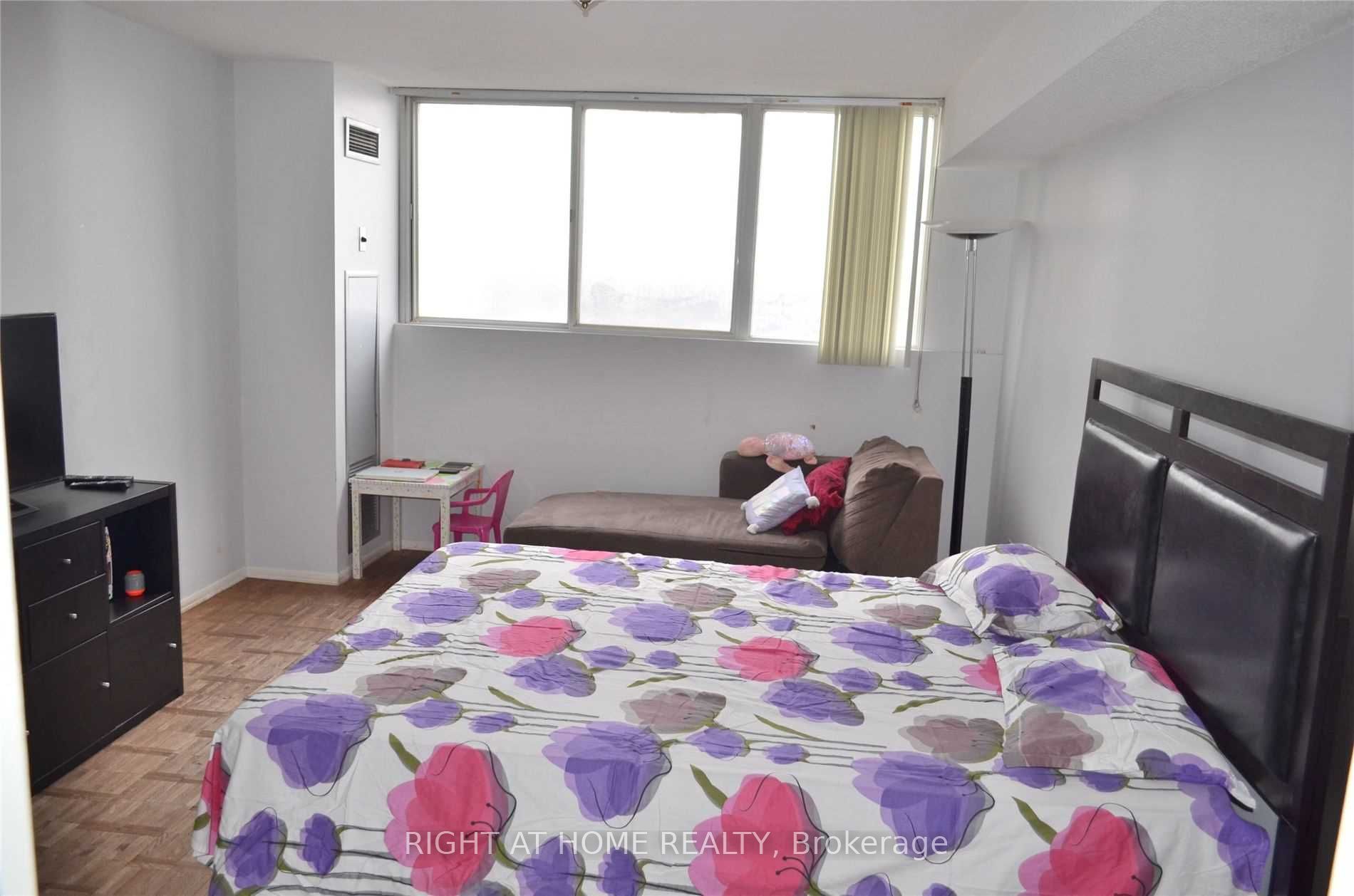 3700 Kaneff Cres Sph8