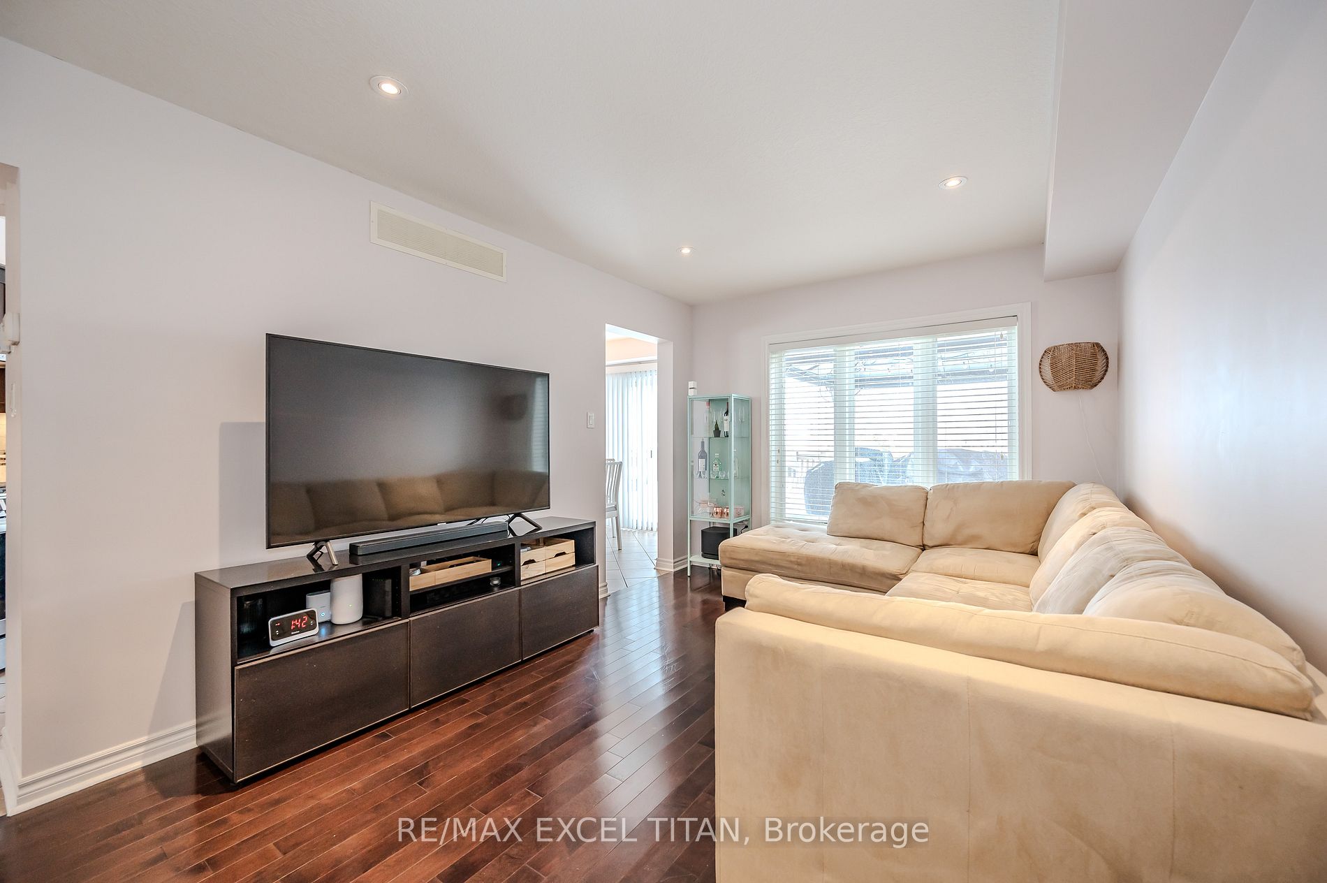 561 Isaiah Cres