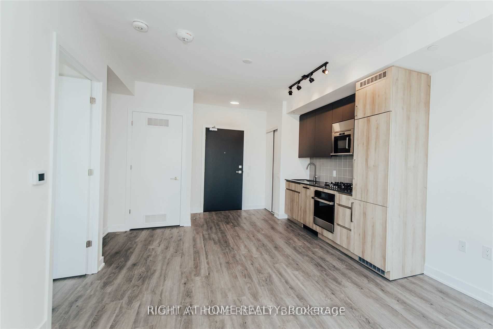 430 Roncesvalles Ave 406