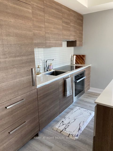 200 W Bloor St 1704