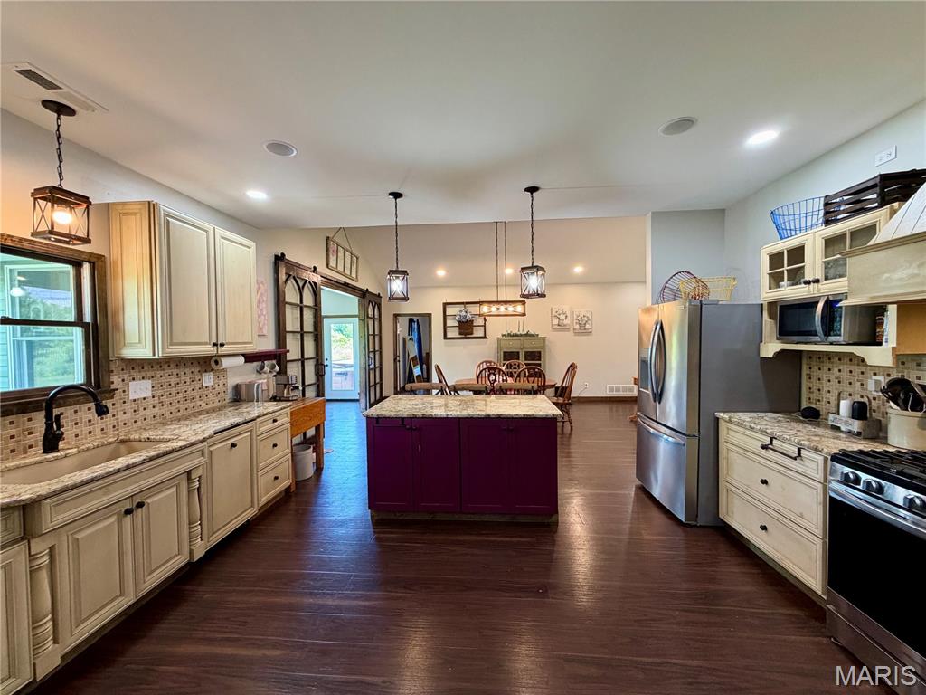 11120 W Lakeshore