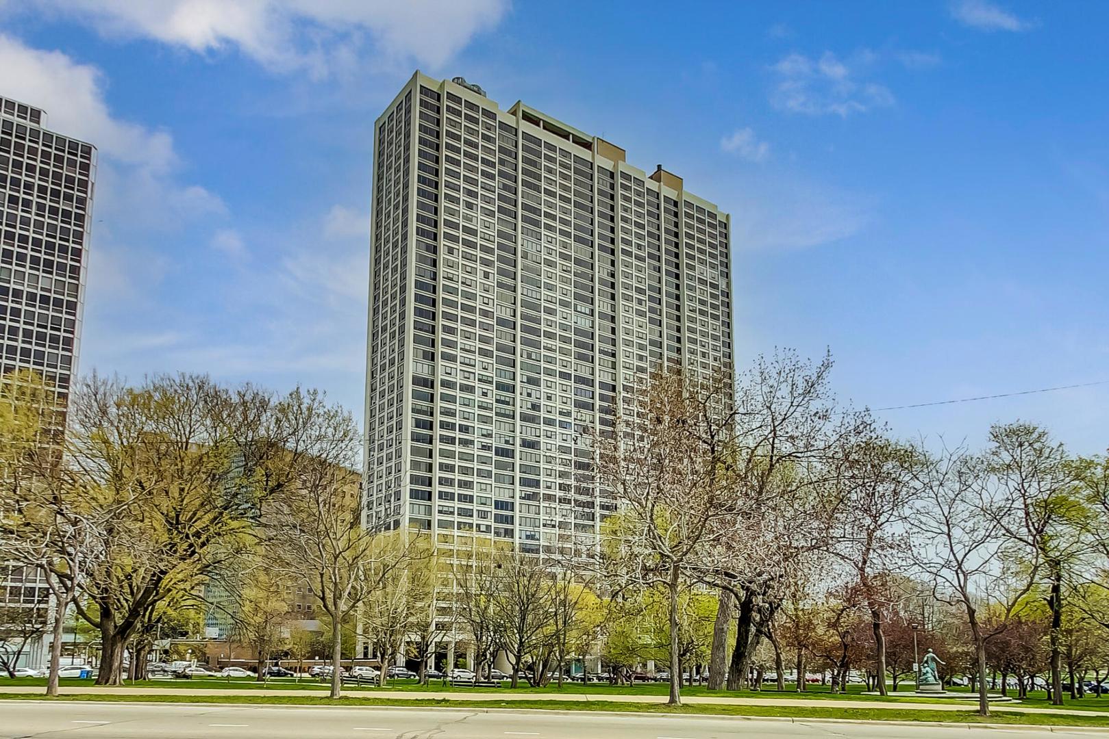 Rarely available, penthouse level combined 2225 sqft., corner unit with unparalleled views overlooking Lincoln park, the skyline and the lake as well as unobstructed view overlooking the city west to the horizon! Parquet wood floors everywhere but the bedrooms, 36" subzero fridge &  in-unit side-by-side washer dryer. 2 car heated garage parking. Views from every room in the home. Nettelhorst Elementary School!  This is a court ordered estate sale.