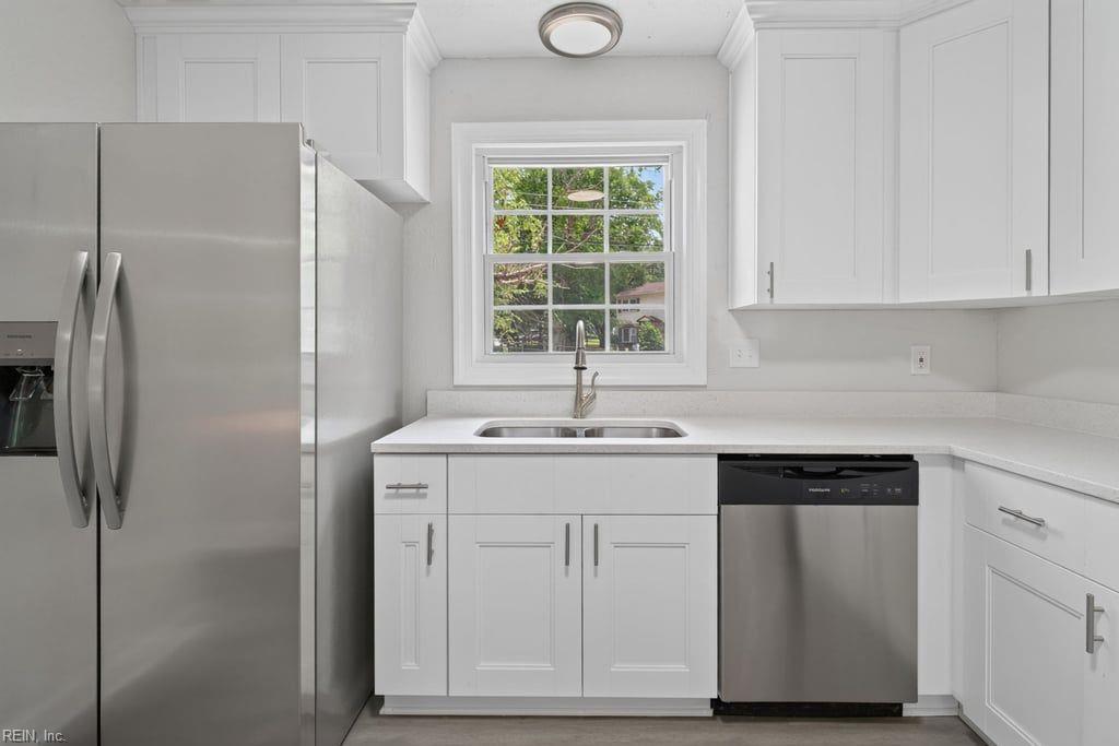112 W Rexford Drive