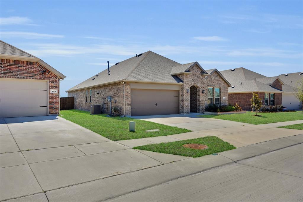 718 Fort Lane