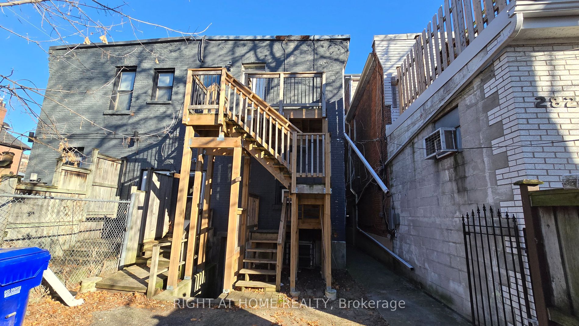 284 Avenue Rd