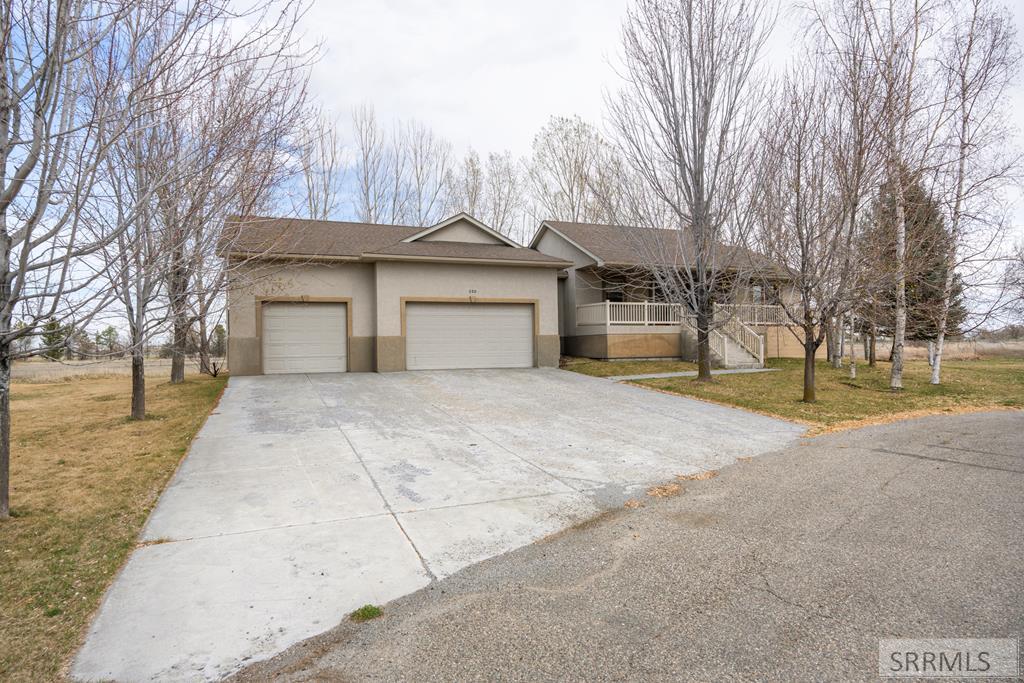 200 W Commons Road