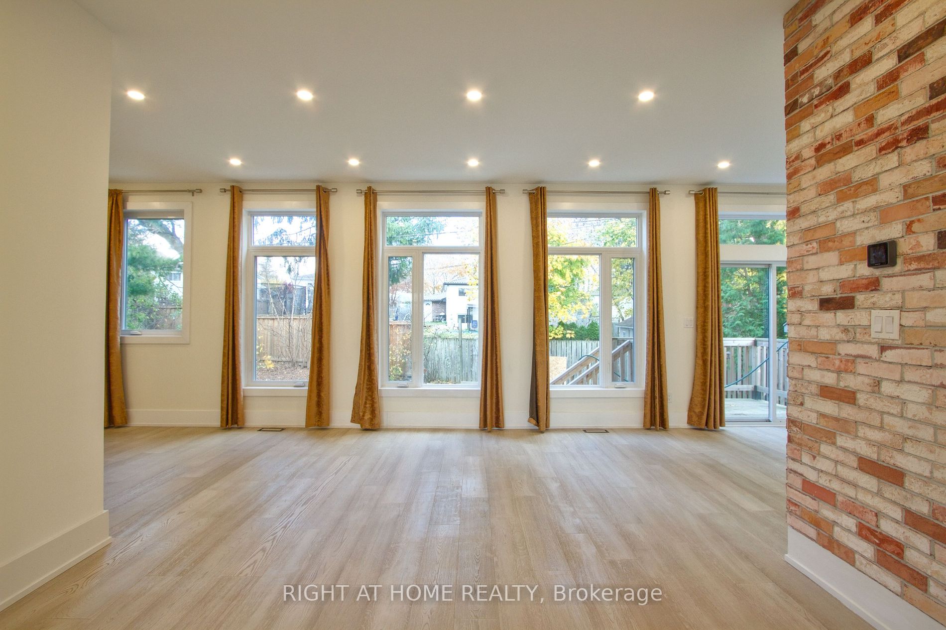 133 Roxborough Rd Main