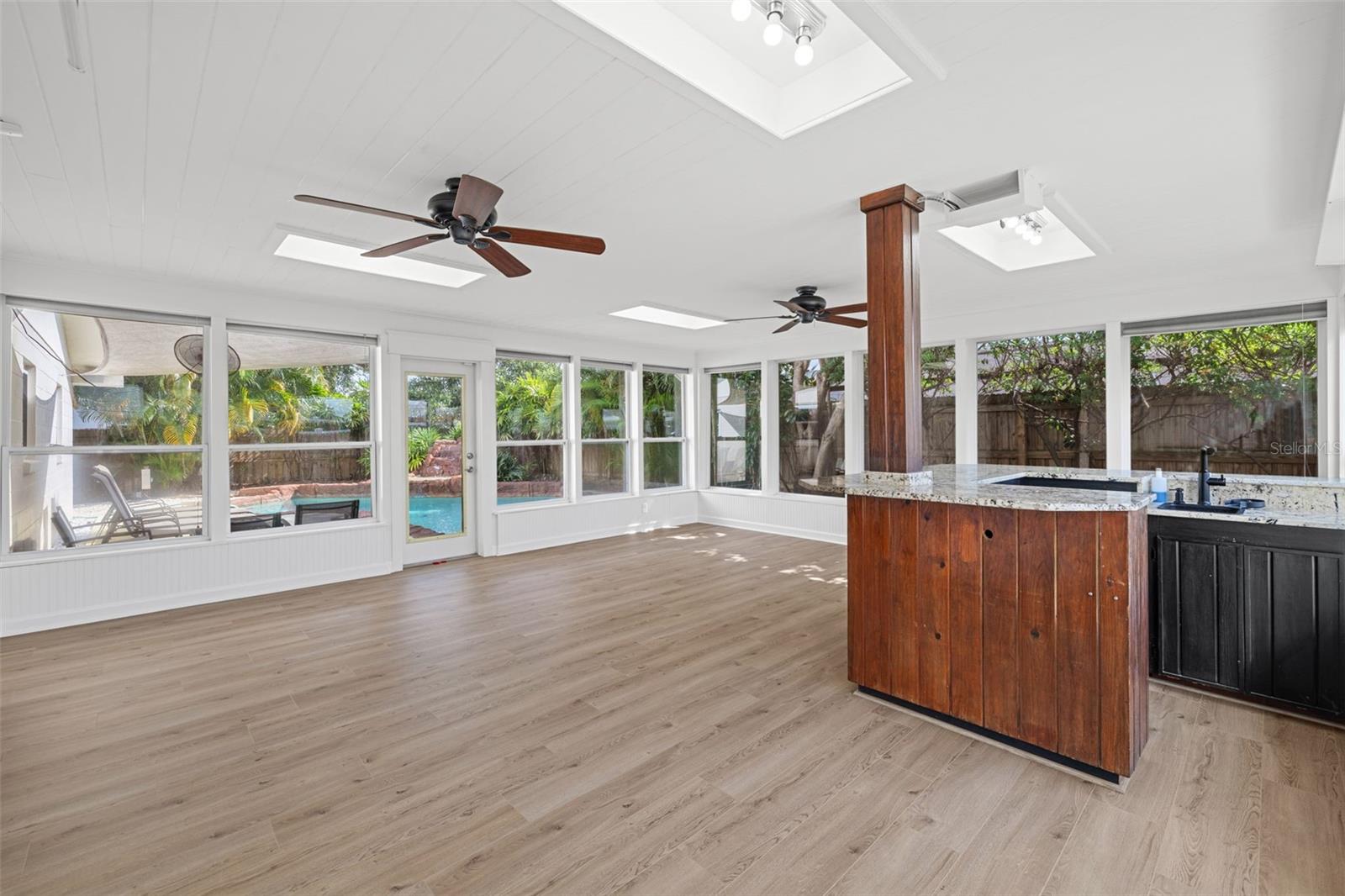 3913 W Eden Roc Circle