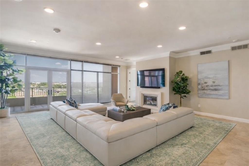 2828 Hood Street 907