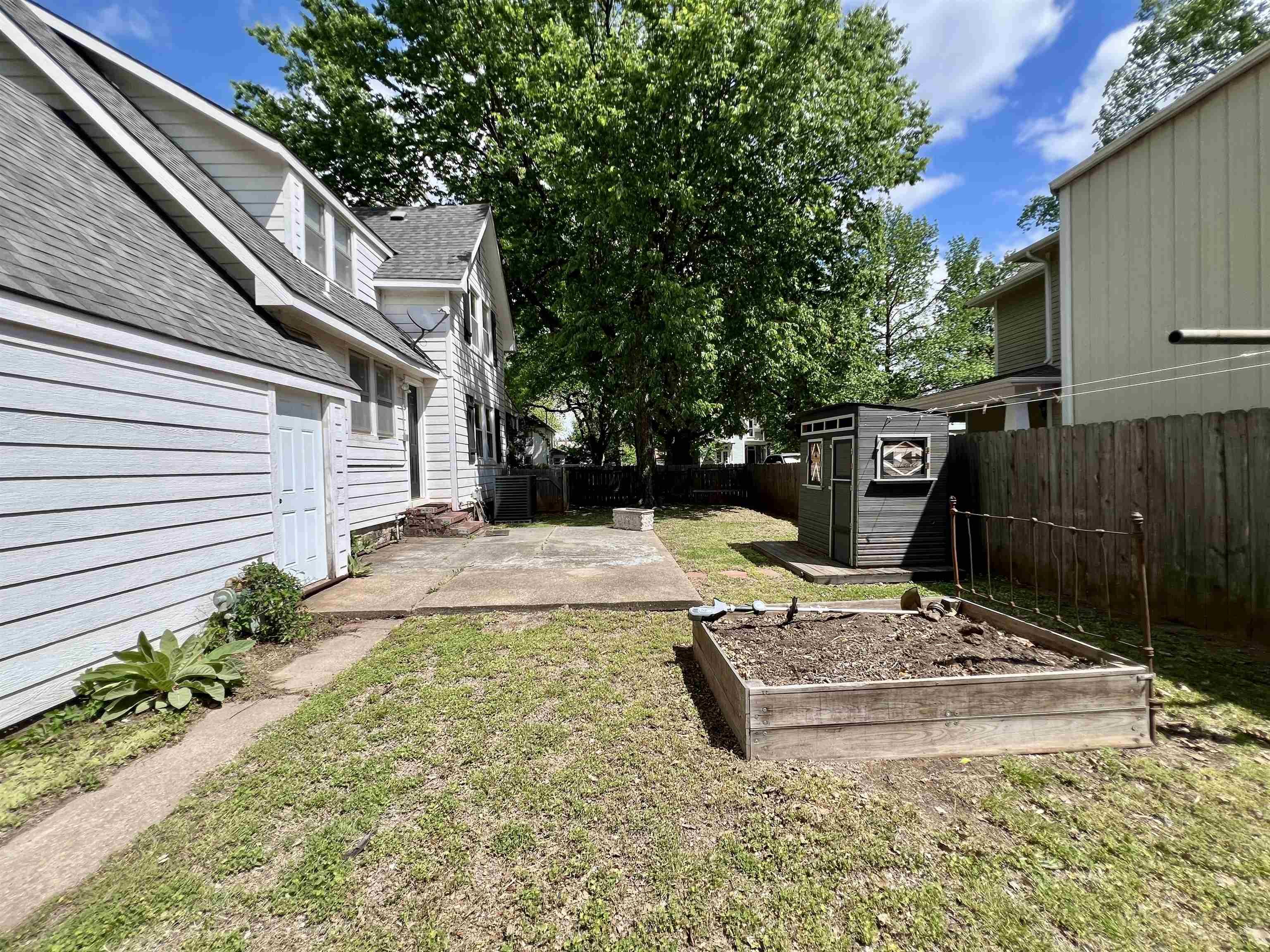 1103 Mansfield