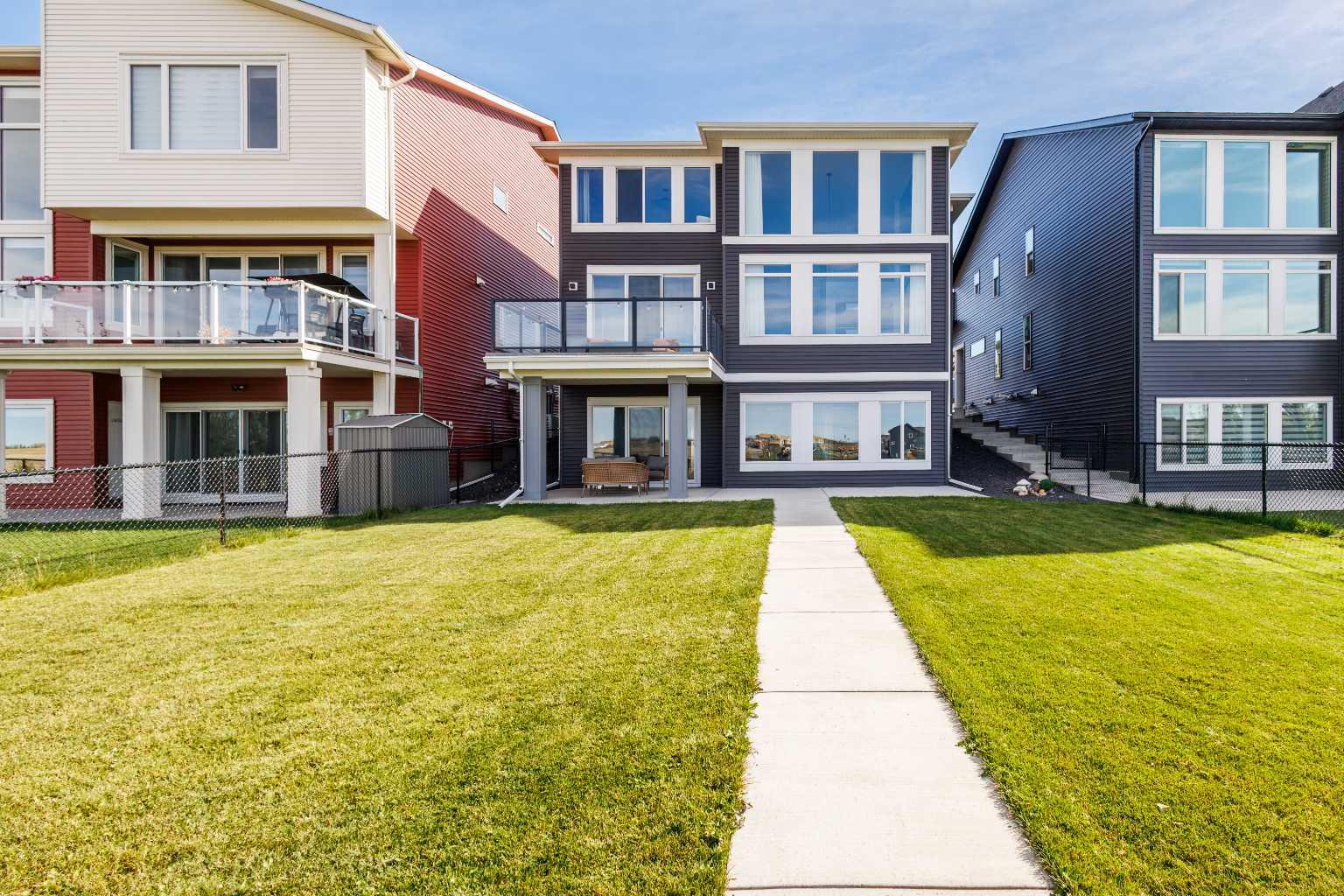 335 Lucas Way NW