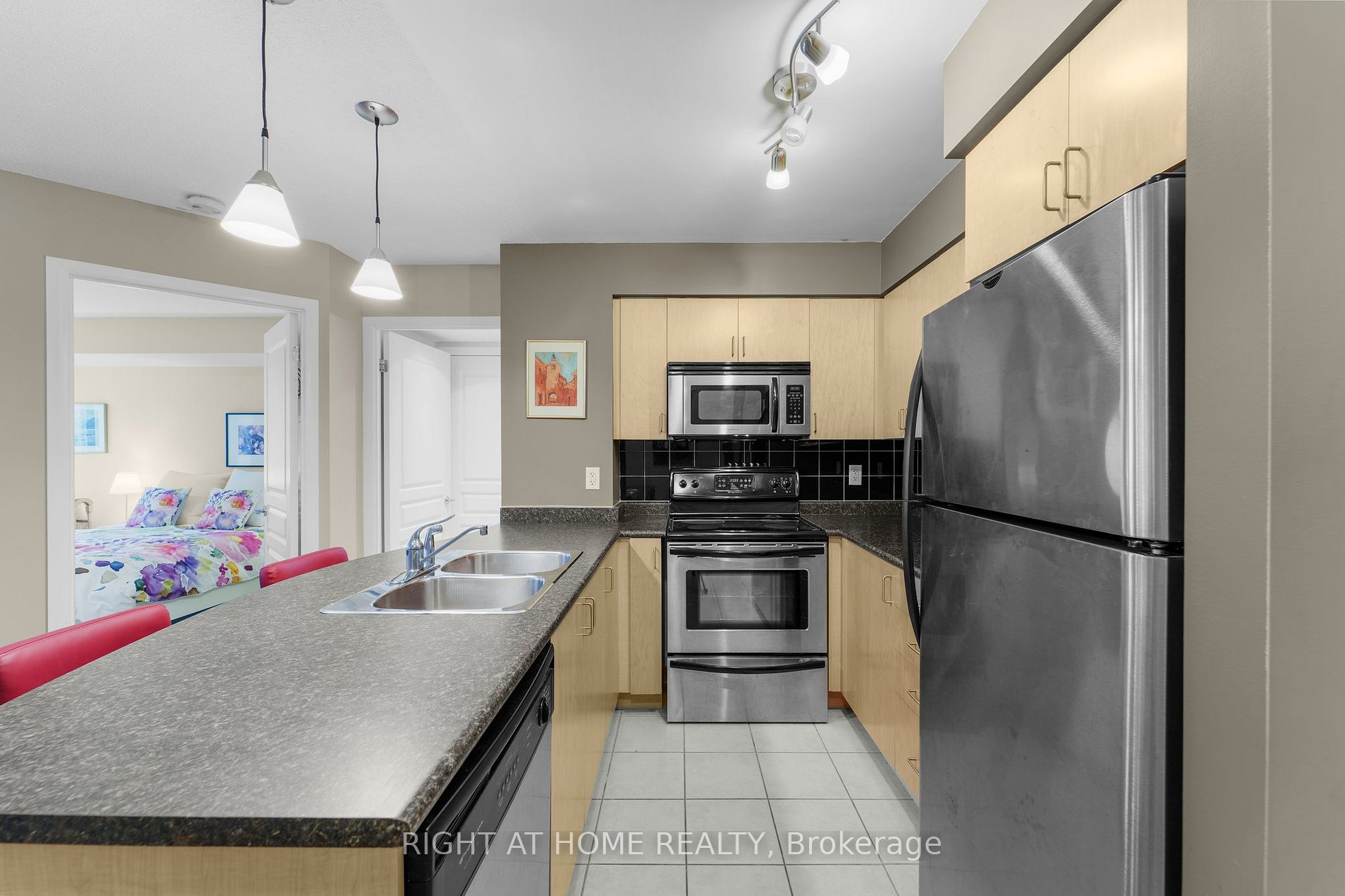 18 Yonge St 2315