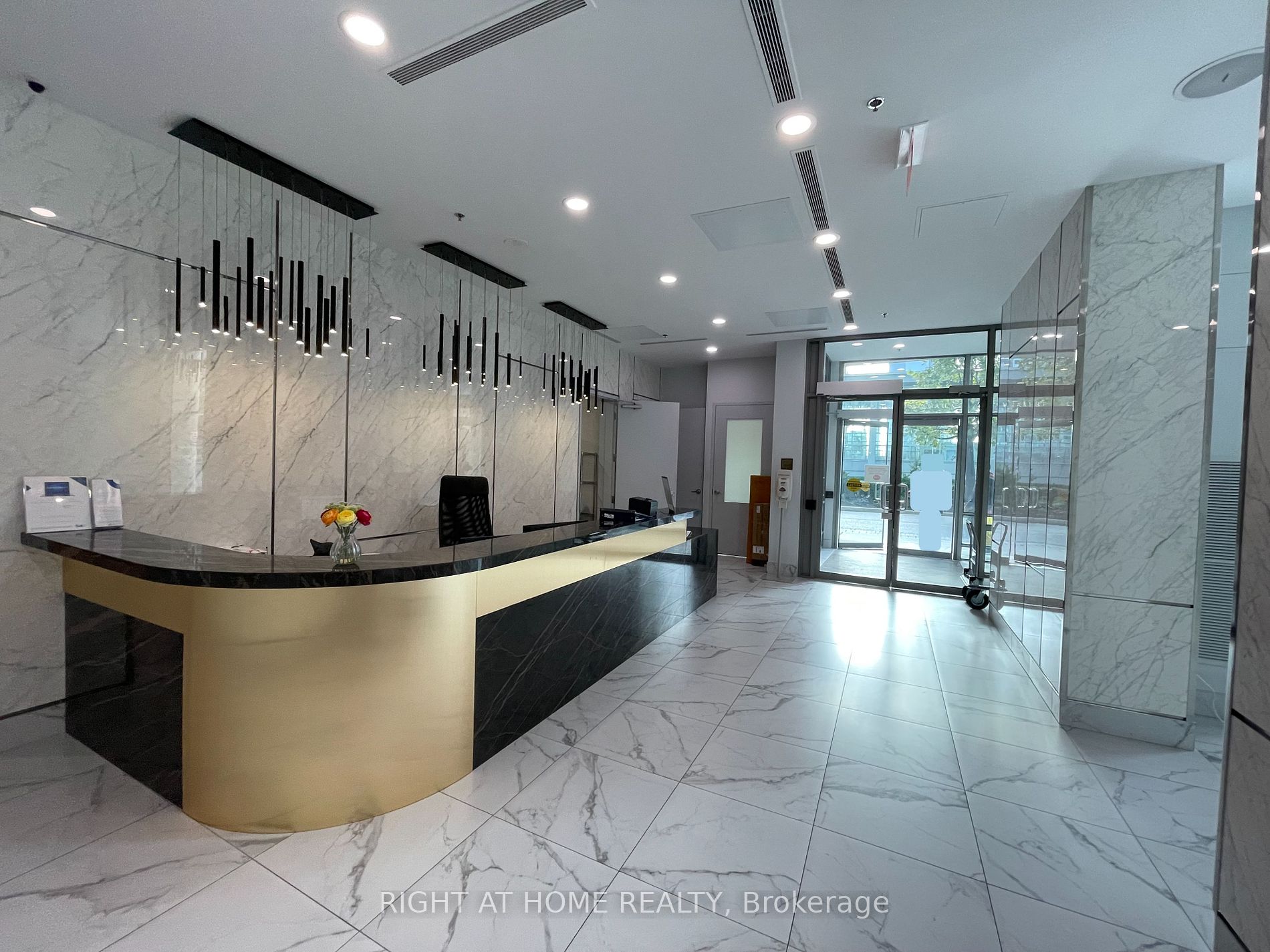 3 S Navy Wharf Crt 1011