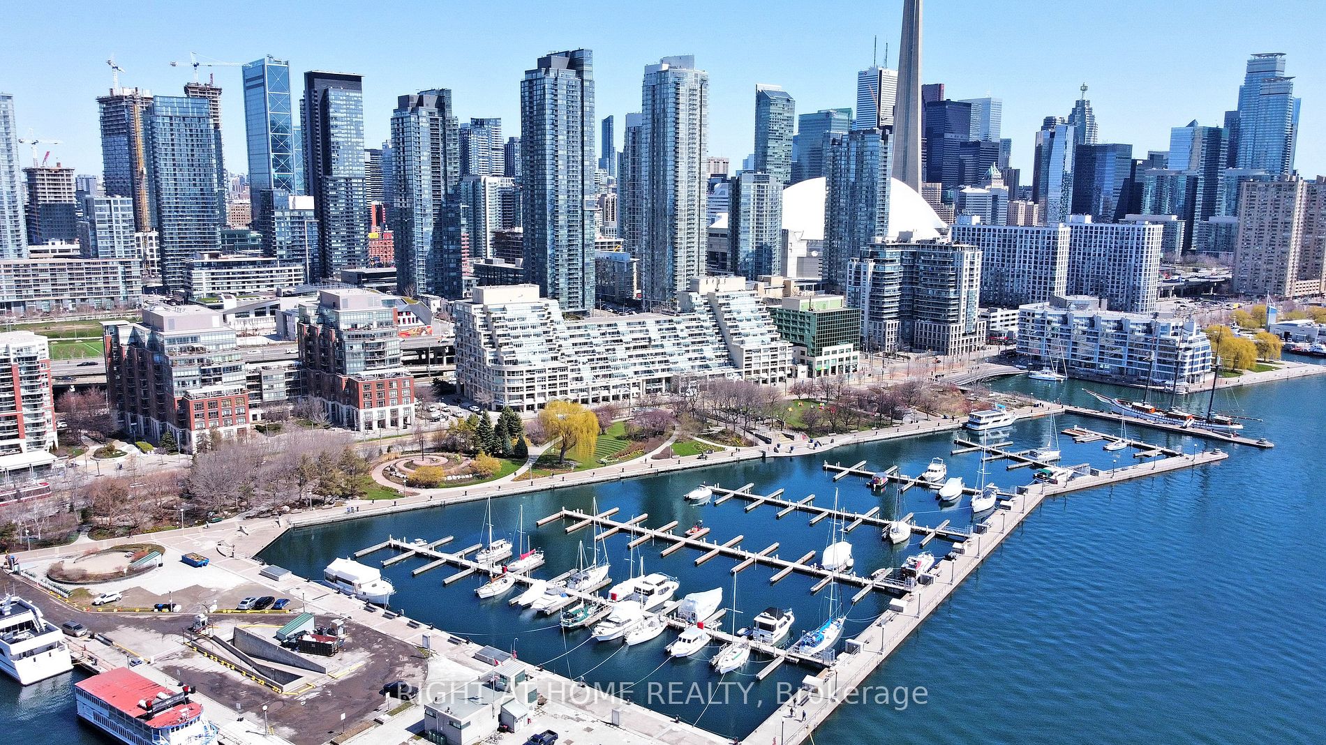 480 W Queens Quay 402W