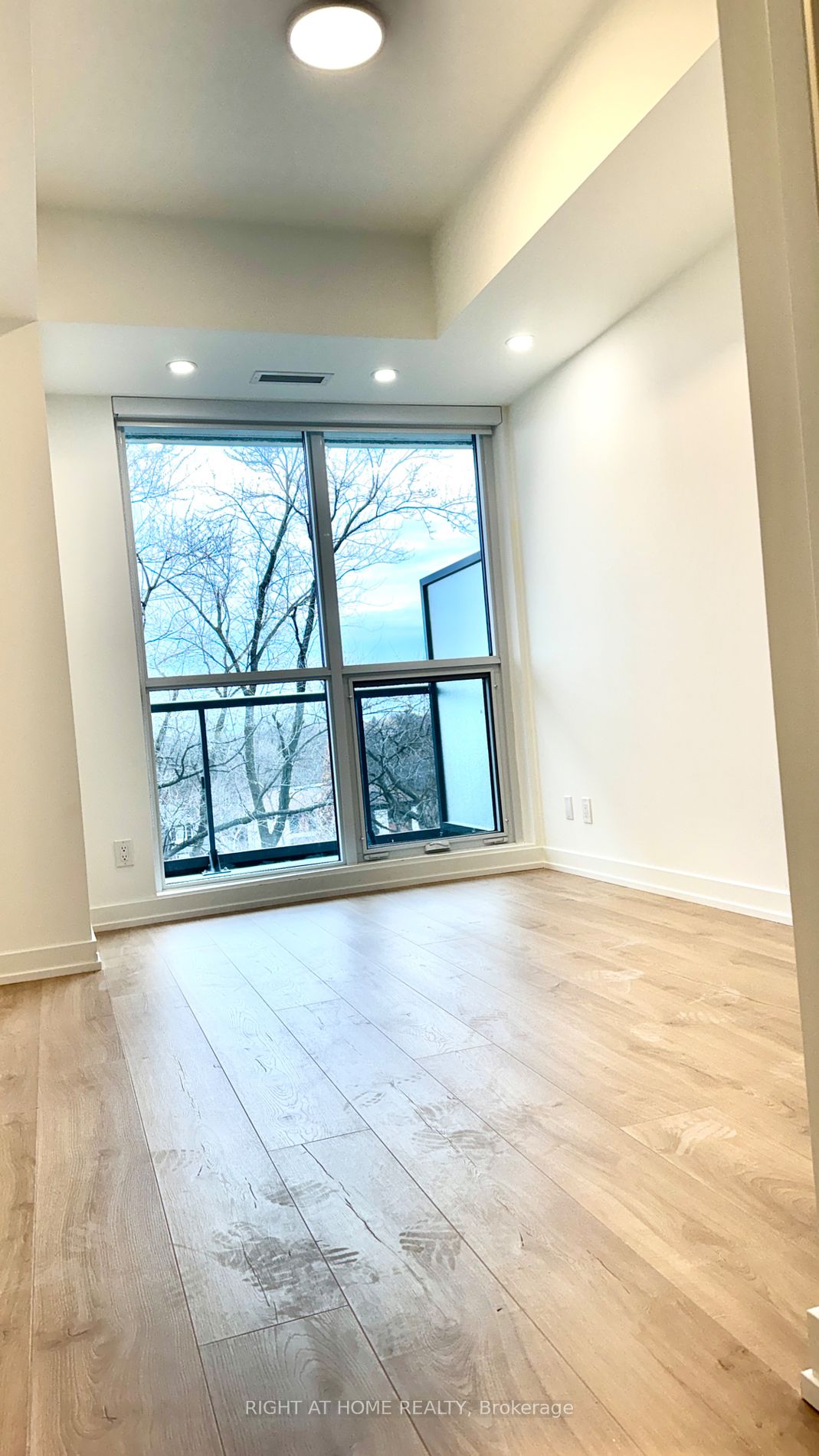 181 E Sheppard Ave 419