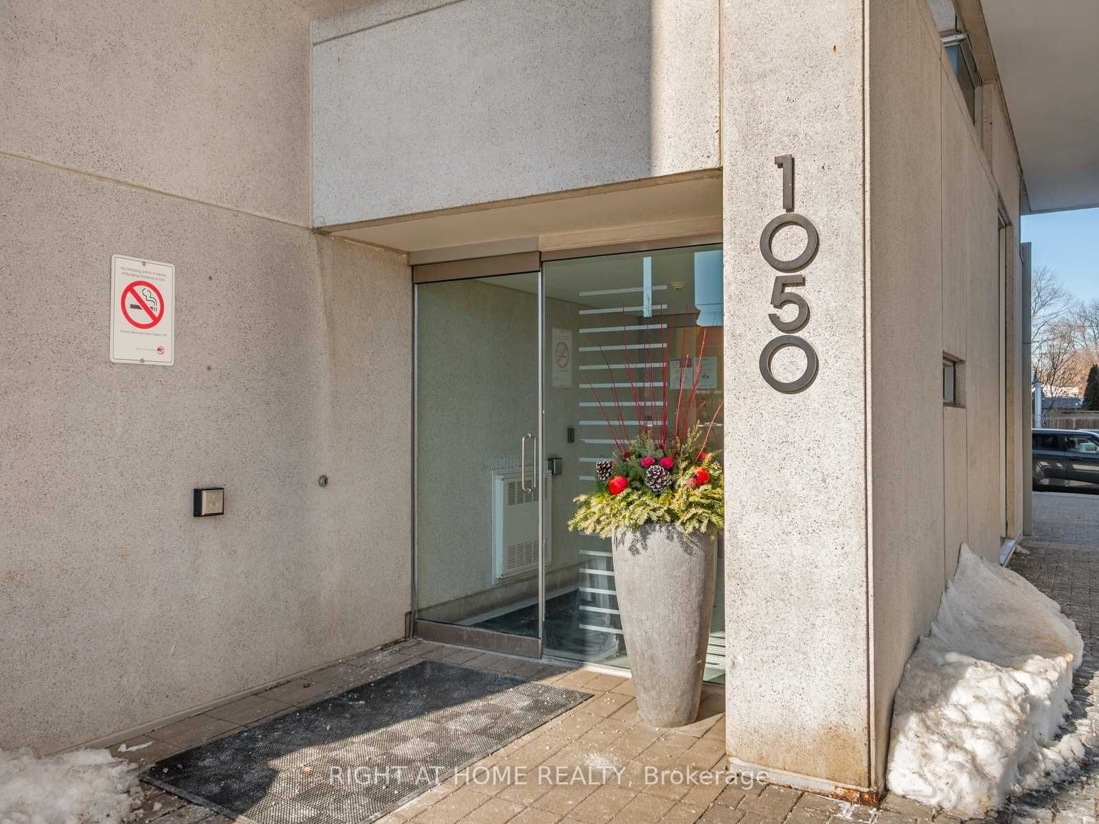 1050 The Queensway Ave 808