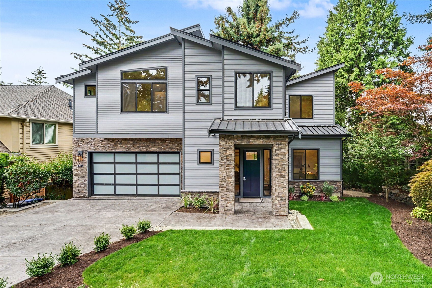 Bellevue - 719  95th Avenue NE