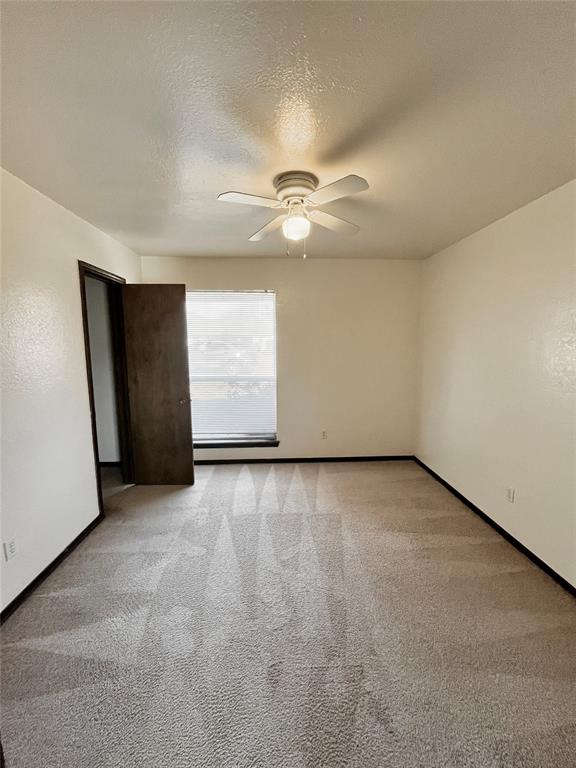 2 Bedroom, 1 Bathroom with approx 850 Sq. Ft. Comes with all kitchen appliances and washer and dryer hookups. It comes with a fenced yard and has new wood flooring in the living room (not shown in pics)Tenant pays Electric, Gas, and Water.OGE, ONG, CITY OF NORMANSchools Nearby: Madison ES, Irving MS, Norman HS, OUPets Welcome (2 PET LIMIT):1 Pet - $300 Deposit + $25/mo Pet Rent2 Pet - $400 Deposit + $40/mo Pet Rent