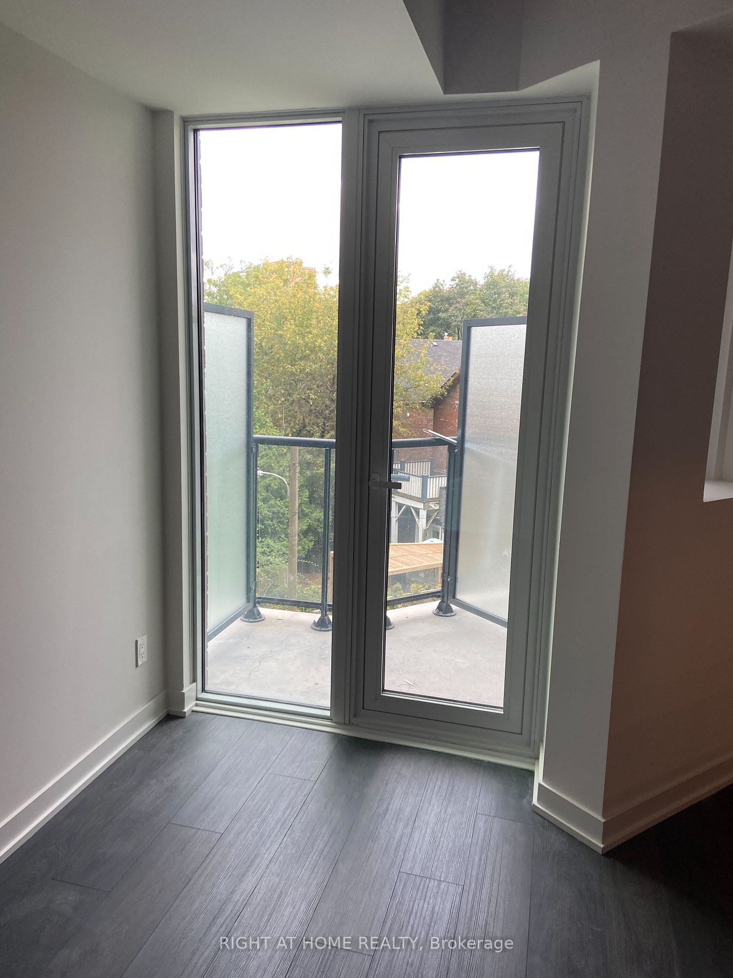 57 Brock Ave 316