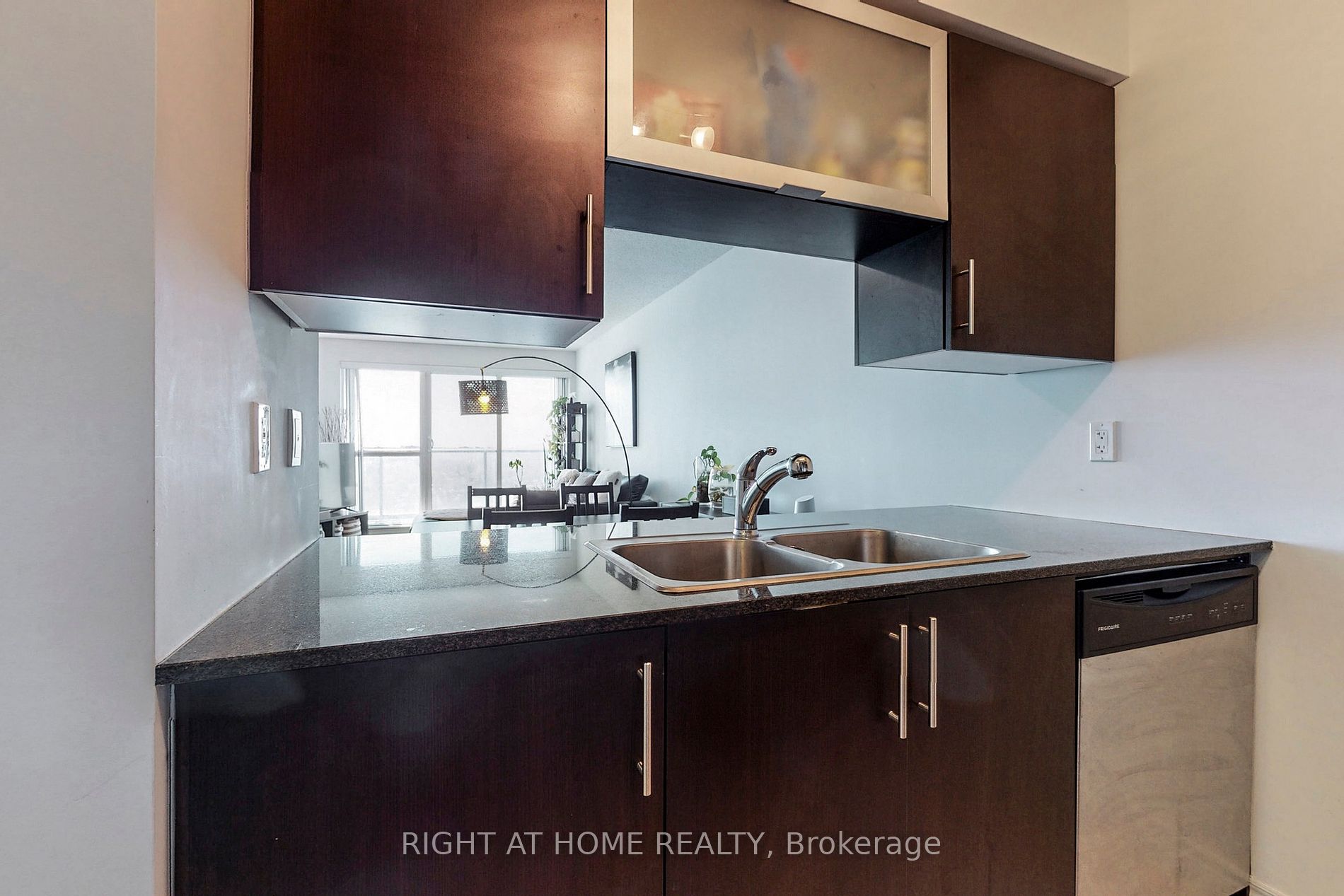 50 Town Centre Crt 1911