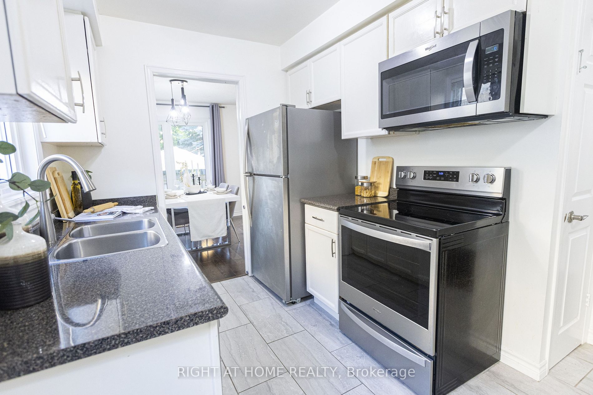 142 Maberley Cres