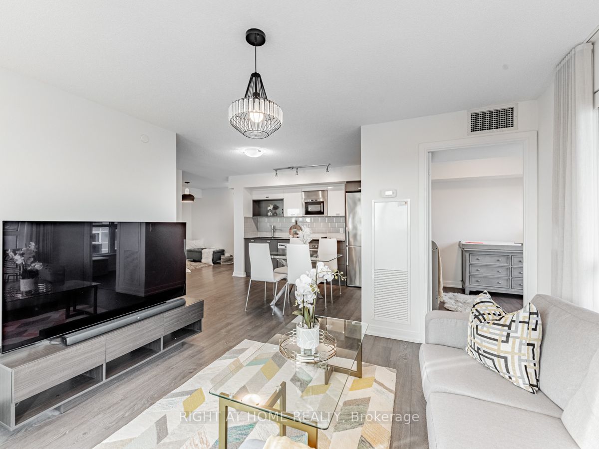 275 Village Green Sq 2716