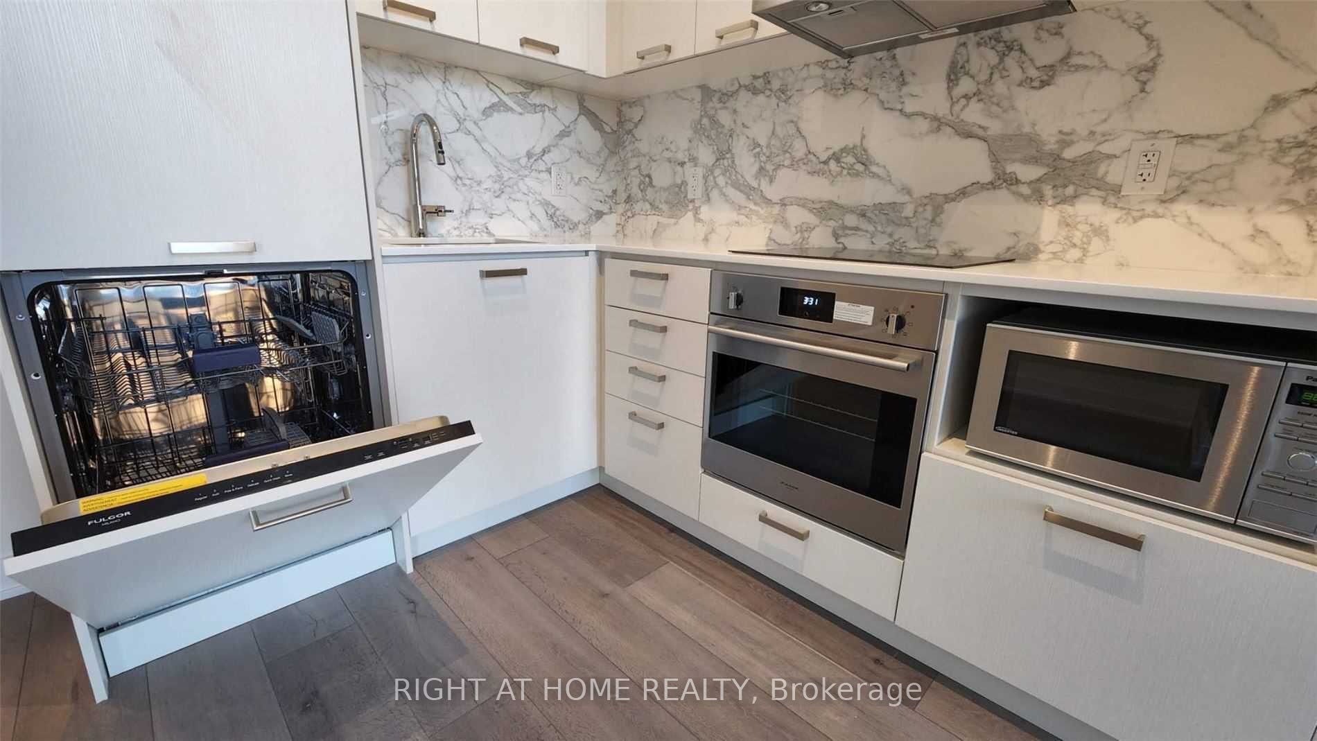 10 Honeycrisp Cres 212