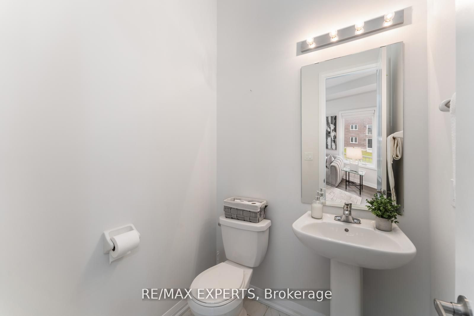 1583 Stovell Cres