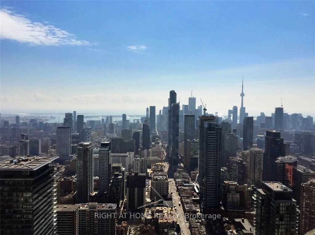 1 E Bloor St 5704