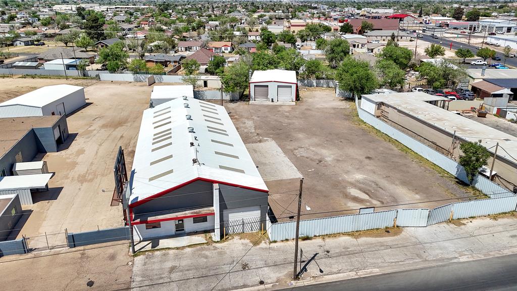 Versatile  facility for lease featuring (6) 14' overhead doors, 5-ton bridge crane, dedicated compressor station, wash pad and spacious parts room—ideal for various operations. Includes finished office space. Conveniently located within city limits and fully serviced with city utilities. Excellent visibility from 2nd St. Designed for efficiency and productivity, this property is ideal for supply, fabrication, or equipment maintenance businesses.
