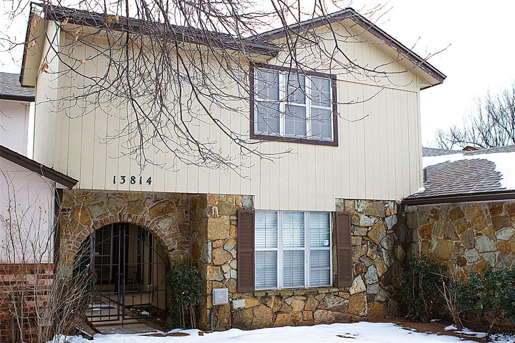 All Appliances Stay – Move-In Ready!This charming Edmond townhome is perfectly located just 1 mile from Oklahoma Christian University, 1 mile to Broadway & the Kilpatrick Turnpike, and only 4 miles from UCO. Enjoy a vibrant neighborhood with clubhouse, playground, tennis courts, and a swimming pool.Inside, the living room features beautiful wood beams that add character and warmth, and both bedrooms offer private access to a full bathroom. The current owner is including a one-year home warranty for extra peace of mind—everything you need is ready for you to move in and enjoy.Don’t miss this fantastic opportunity to own a townhome in a sought-after Edmond location for under $200K!