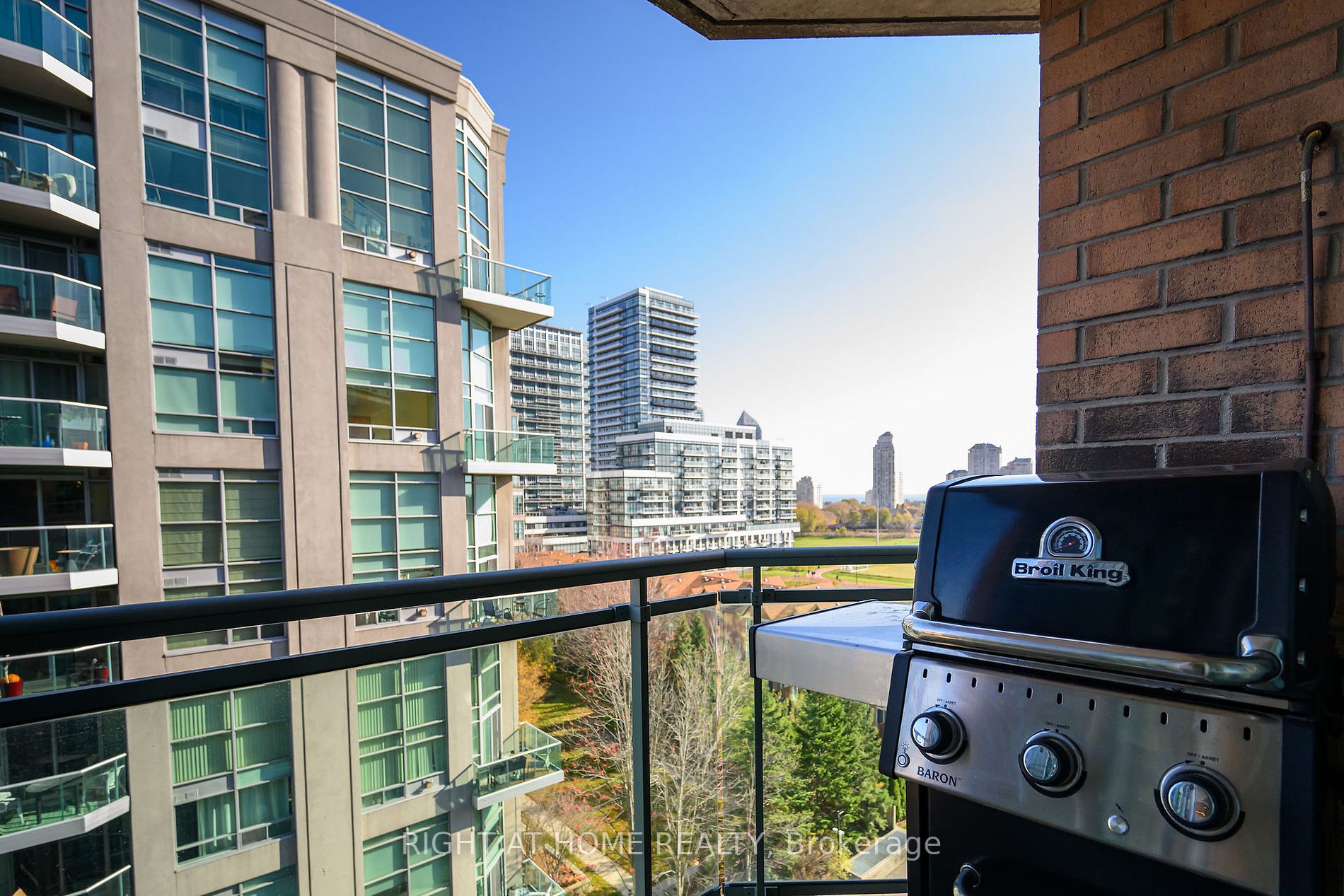 190 Manitoba St 805
