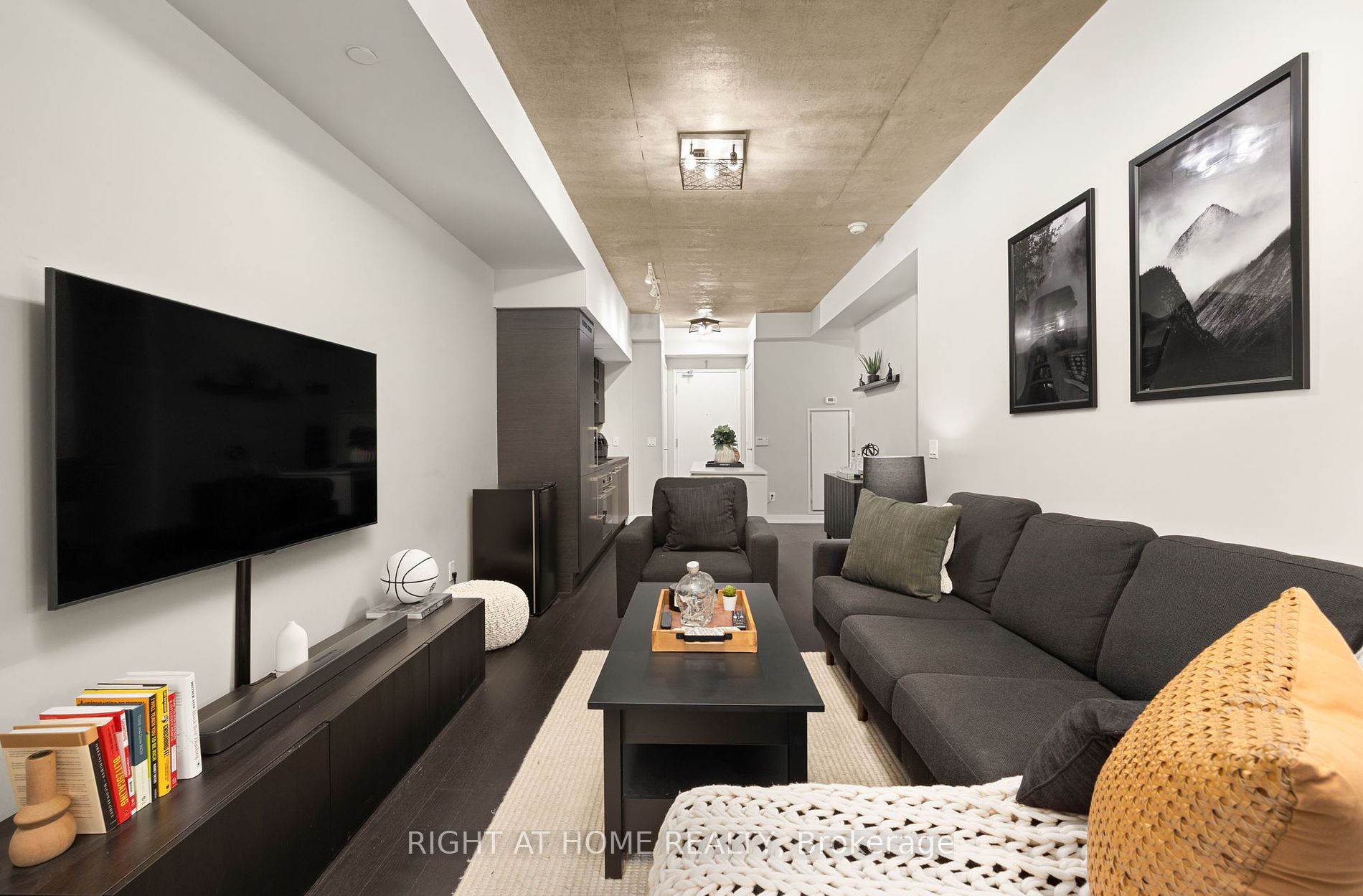 1030 W King St 318