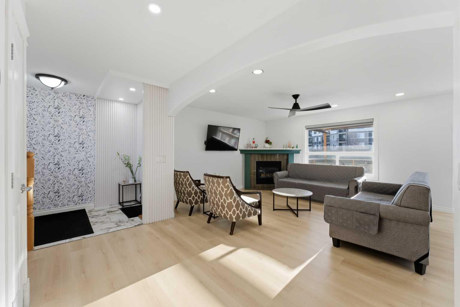 325 Bayside Place SW