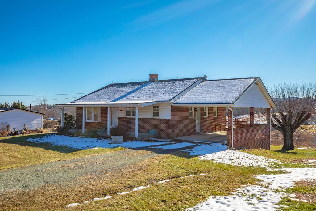 7082 Pipers Gap Rd, Galax, VA 24333