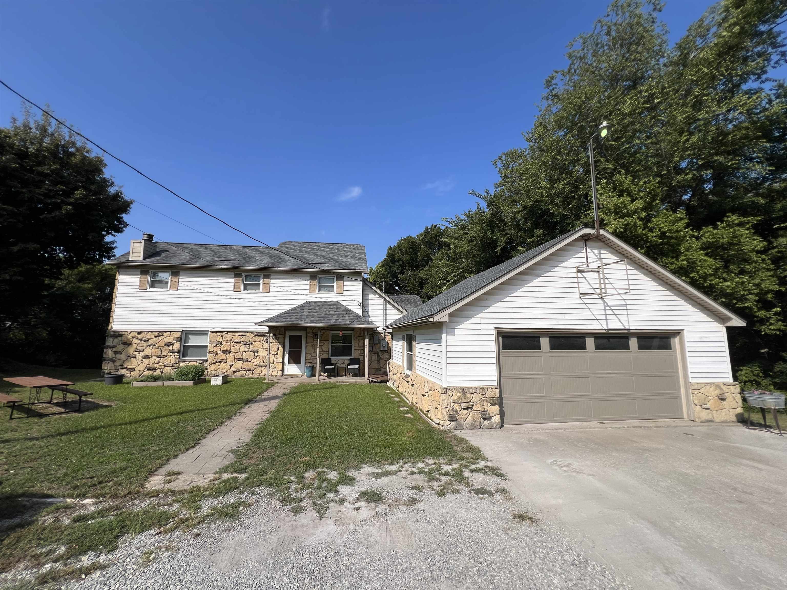 1402 E Madison