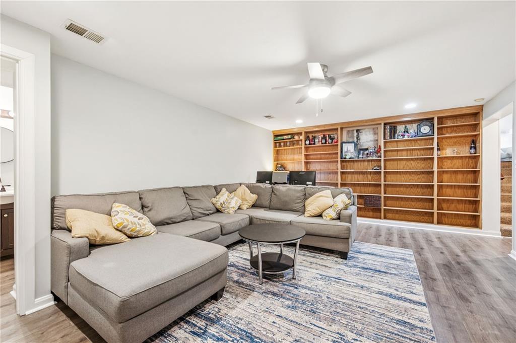 1507 Amesbury Avenue