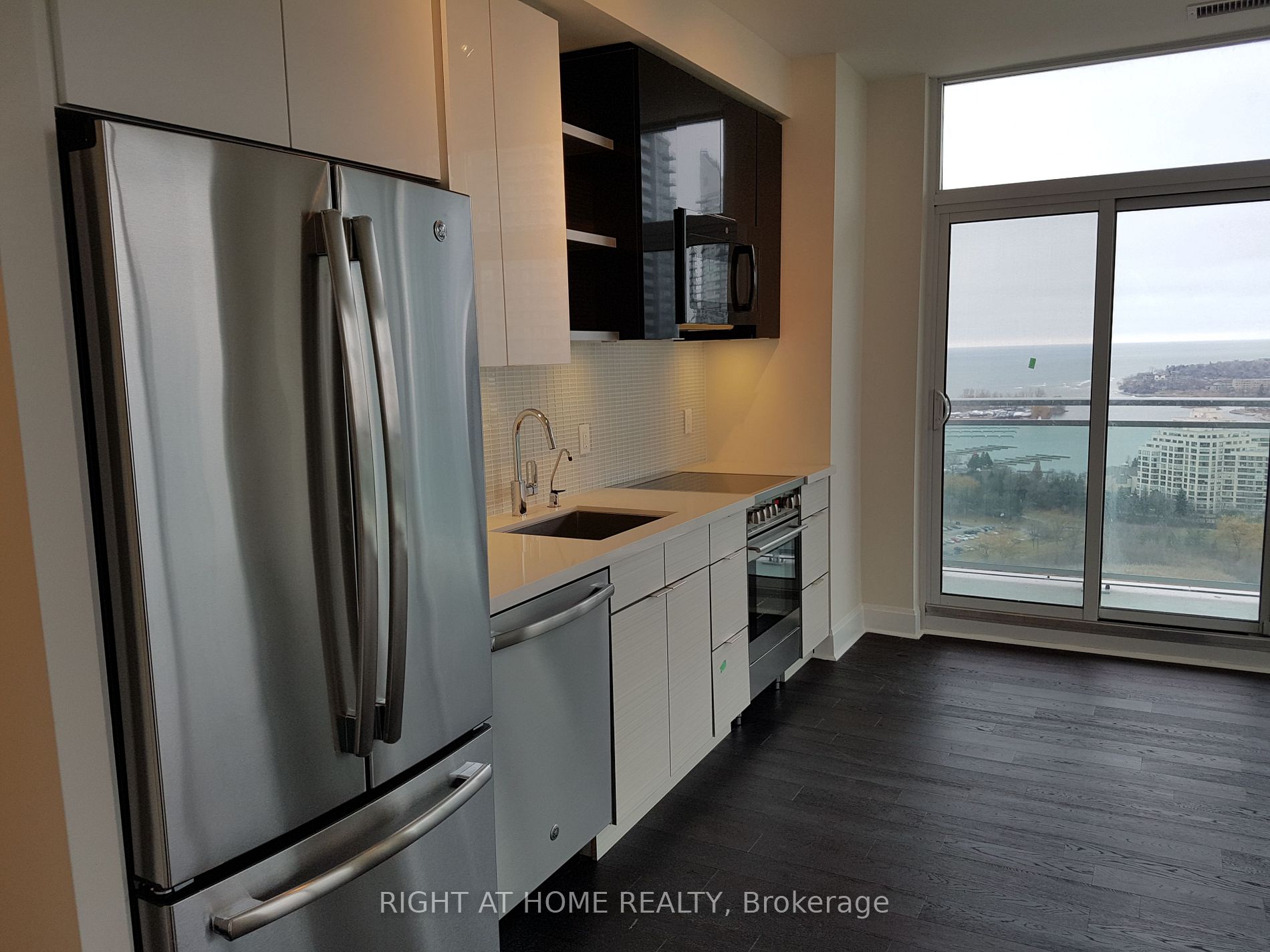 33 Shore Breeze Dr 2503