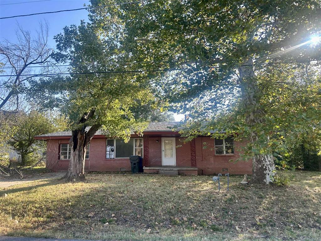 **AMAZING INVESTMENT PROPERTY** This 3-bedroom, 2-bathroom home plus a bonus room is screaming potential and ready for an overhaul! Located just outside of Midwest City, this property offers a convenient location with close-by shopping, schools, and major highways. With its spacious layout and extra room, this home has great potential for a flip, rental, or personalized remodel after a little TLC. This will need to be a CASH buyer or potential rehab loan. Property is abouth 15 minutes from TAFB, 20 minutes from downtown Oklahoma City, 35 minutes to Edmond and 45 minutes to Norman.