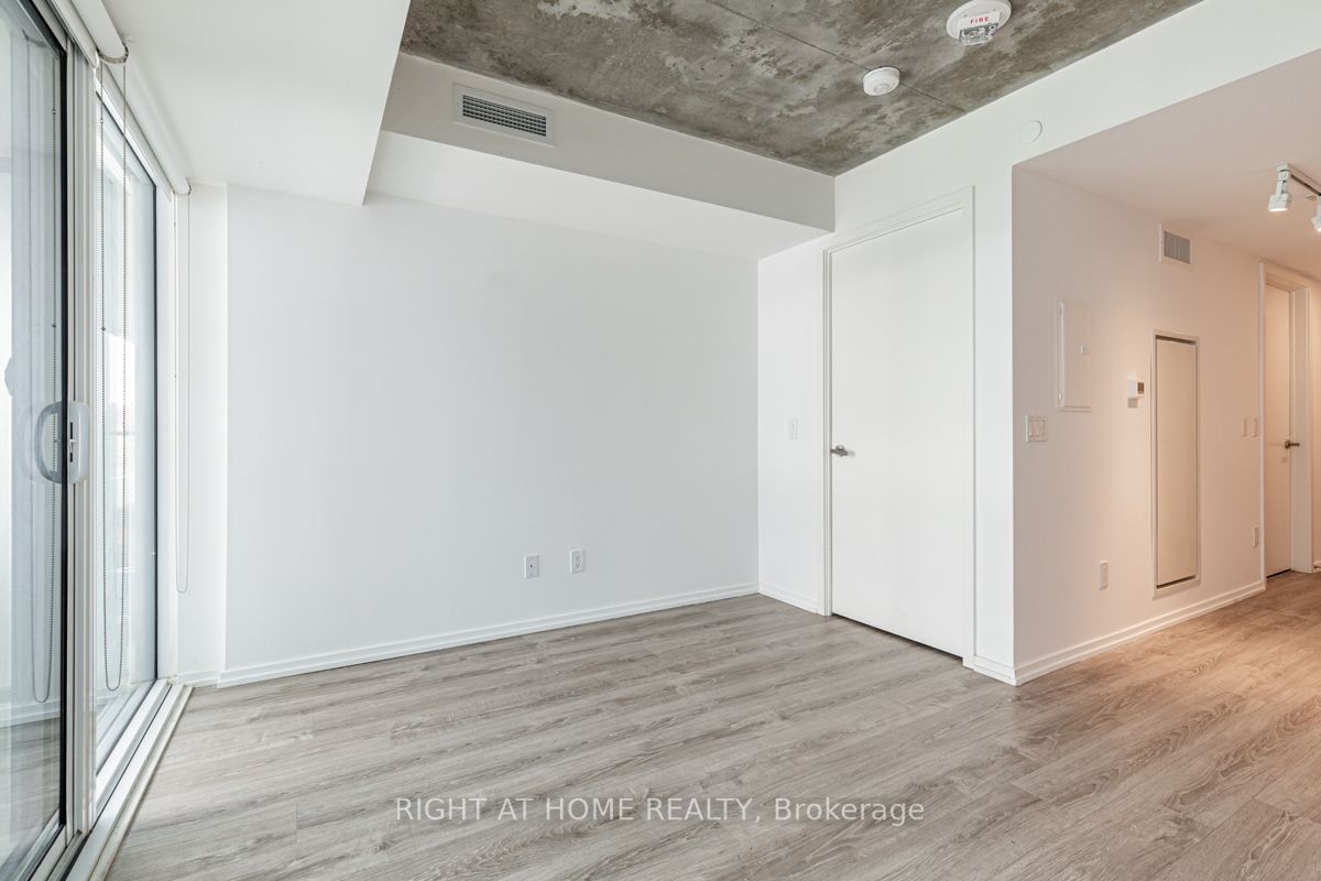8 E Hillsdale Ave 745