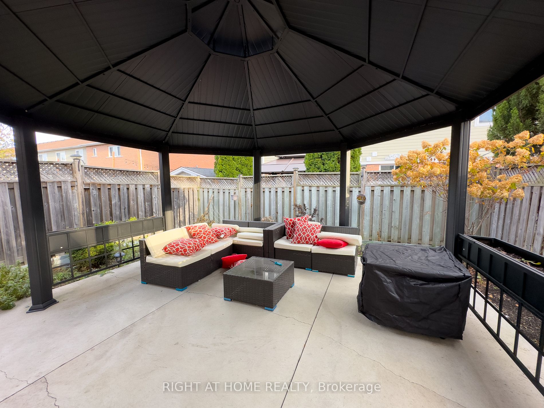30 Pauline Cres 6