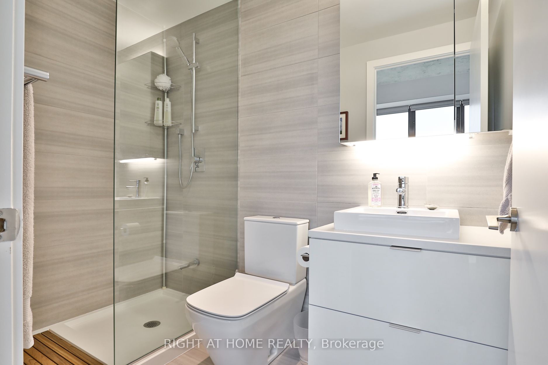 170 Bayview Ave 2509